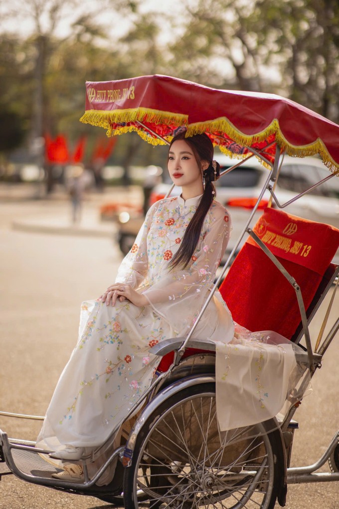 Mỹ Linh muốn giữ trọn ngày Tết bên gia đình. Ảnh: NVCC