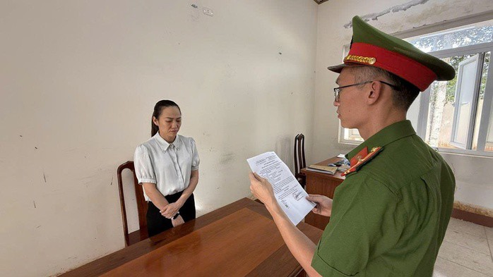 Cơ quan điều tra tống đạt quyết định khởi tố bị can bà Lê Thị Cẩm Chi