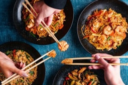 Vì sao người Đông Á dùng đũa?