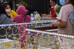 Giá vàng hôm nay 13-2: Giảm thẳng đứng