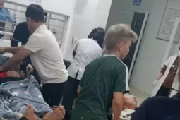 Dựng nêu đón Tết, 3 người bị điện giật nguy kịch