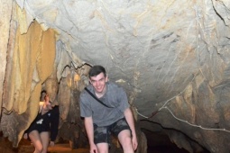 Du khách thích thú khám phá hang động Tiên Cá trong lòng đất ở Ninh Bình