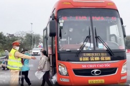 Ô tô 45 chỗ 'nhồi' 83 hành khách, bị phạt 207 triệu đồng