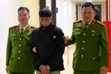 Đang mua quần áo, bị nam thanh niên bịt mặt, đi xe máy không BKS vờ hỏi đường rồi cướp iPhone