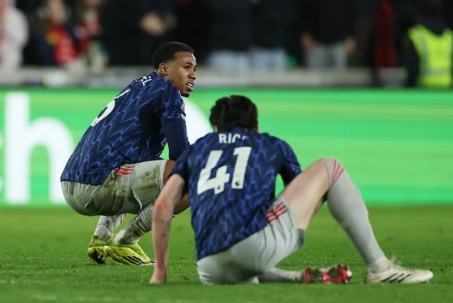 Gabriel của Arsenal may mắn thoát thẻ đỏ trước Brentford?