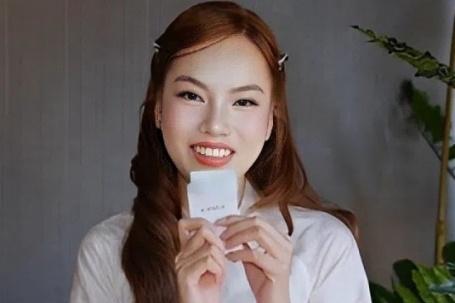 Khám túi sao: Lê Hoàng Phương giữ mác in giá tiền làm kỷ niệm