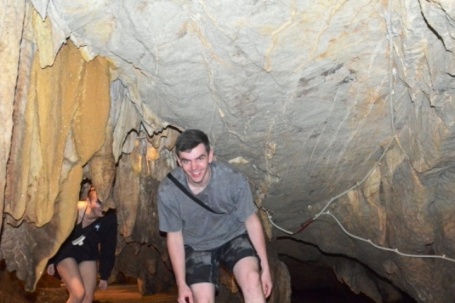 Du khách thích thú khám phá hang động Tiên Cá trong lòng đất ở Ninh Bình