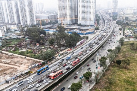 Người dân ùn ùn về quê, Vành đai 3 Hà Nội ùn tắc kéo dài 5km sáng 26 Tết