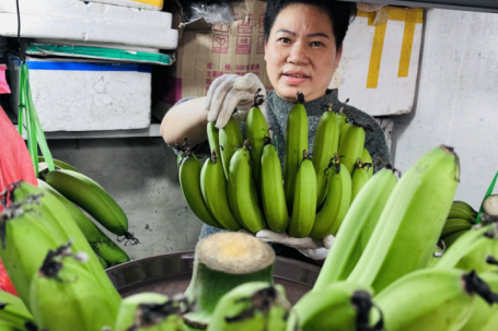 Chuối xanh chợ Tết Bính Ngọ: Hơn nhau một quả lẻ, giá lên đến tiền triệu