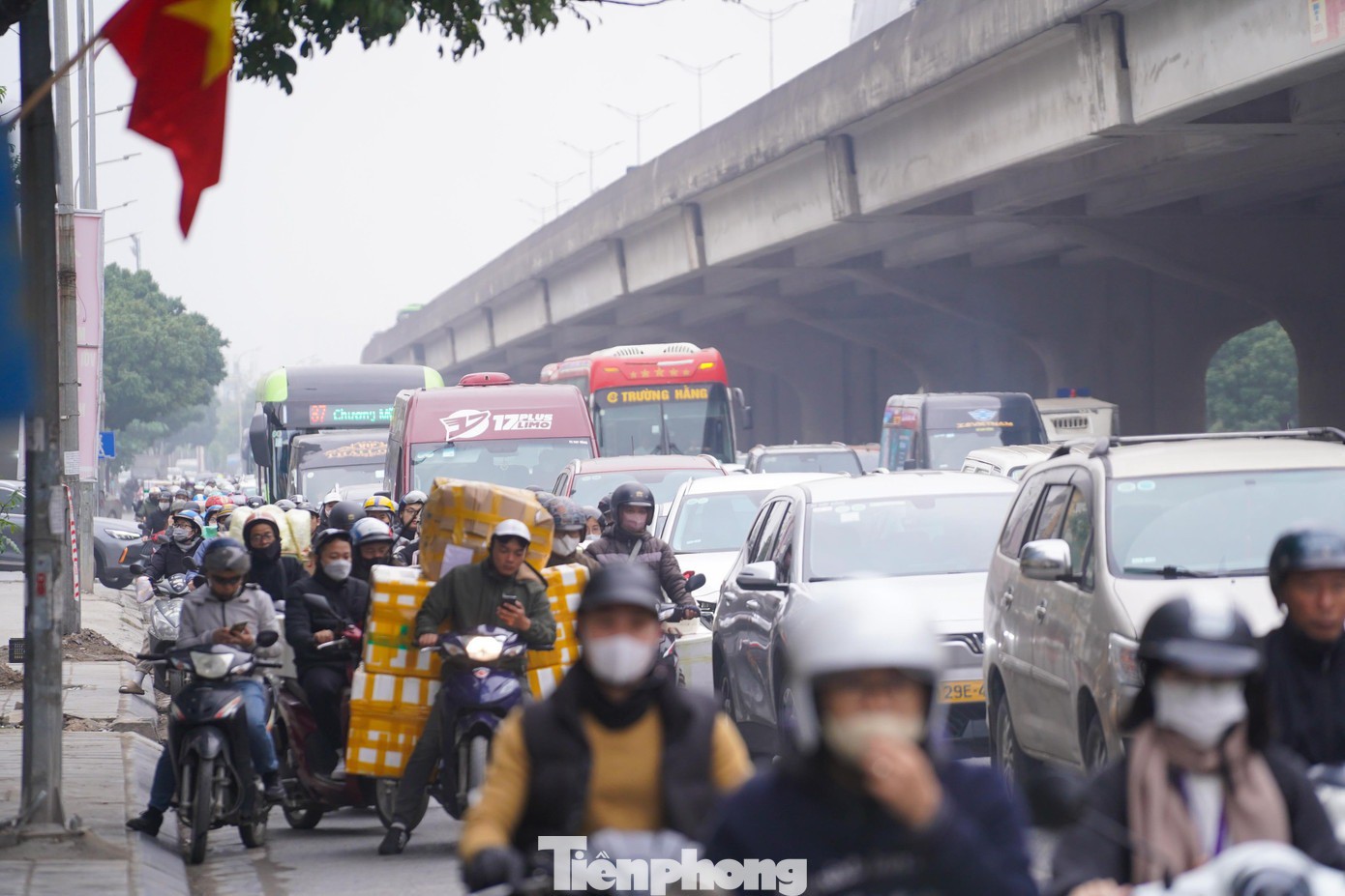Dòng xe ùn ùn rời phố về quê nghỉ Tết, cửa ngõ Thủ đô tắc cứng - 3