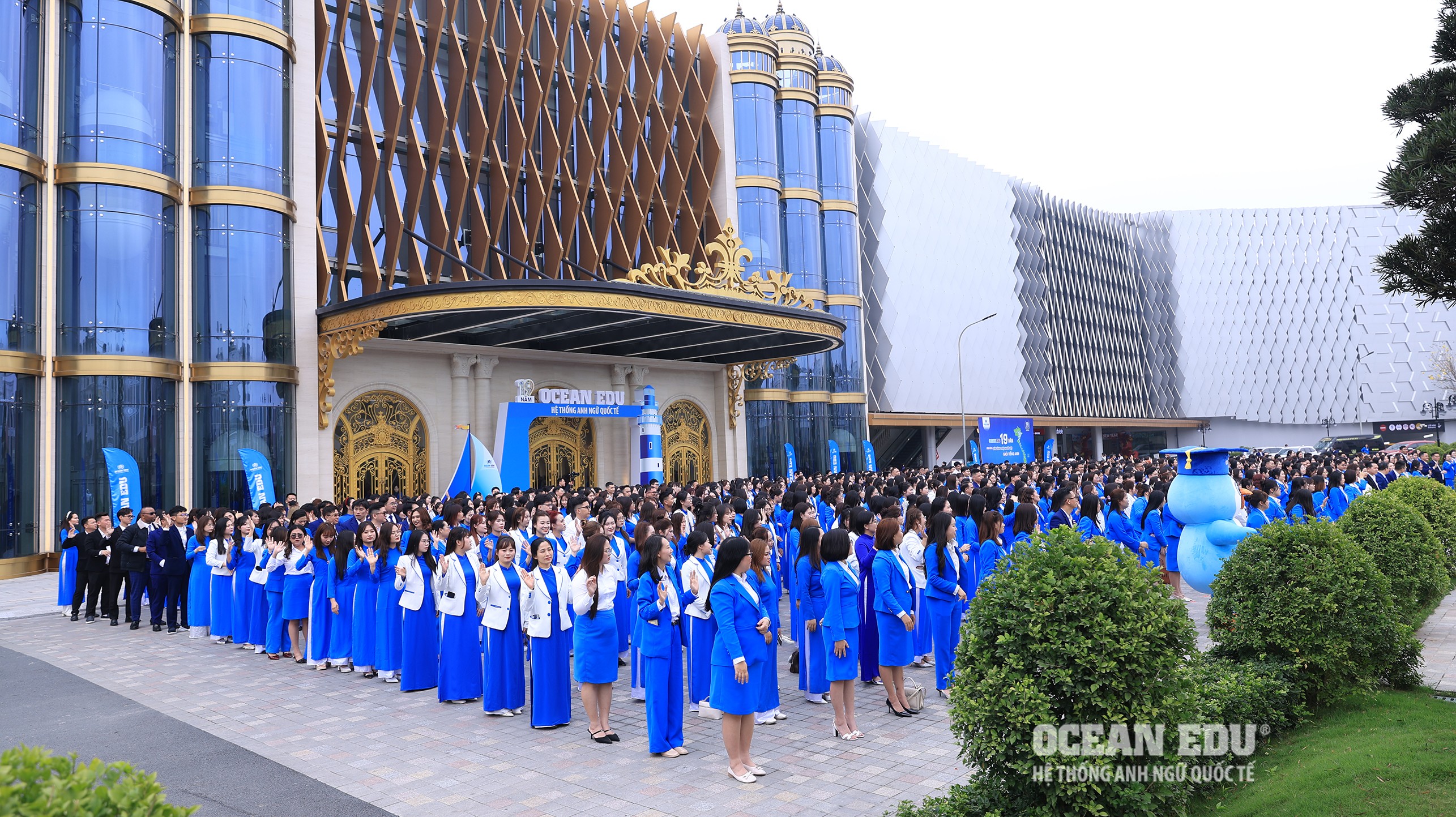 Toàn cảnh không gian sự kiện kỷ niệm 19 năm với quy mô hơn 3.000 nhân sự toàn hệ thống