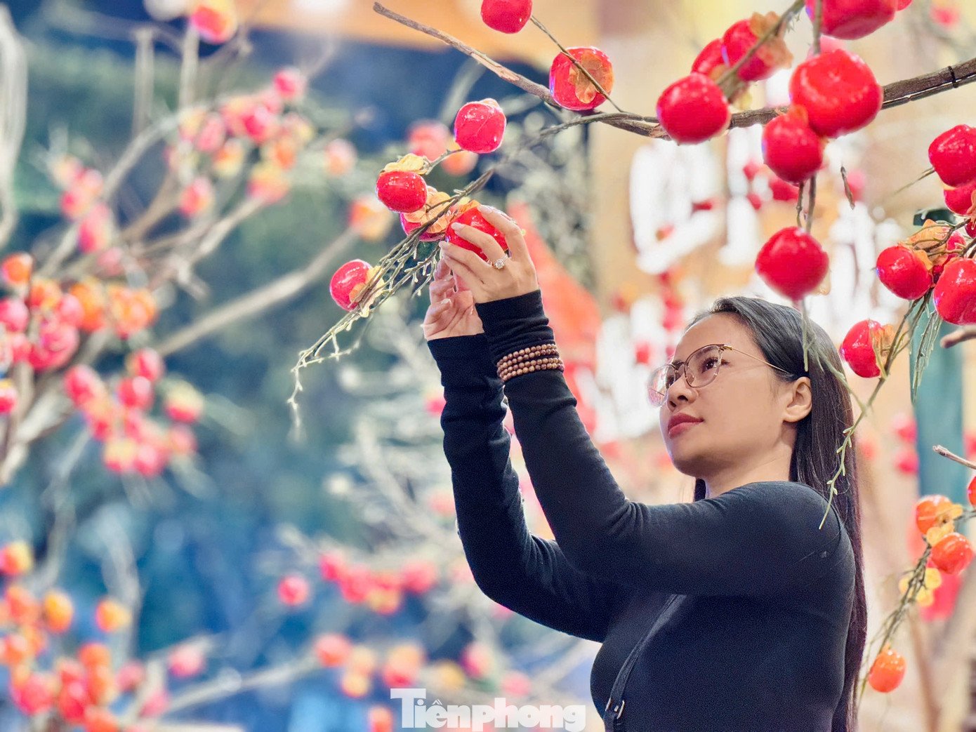 Giới trẻ Thủ đô check-in quán cà phê như ‘phim trường Tết’ - 8