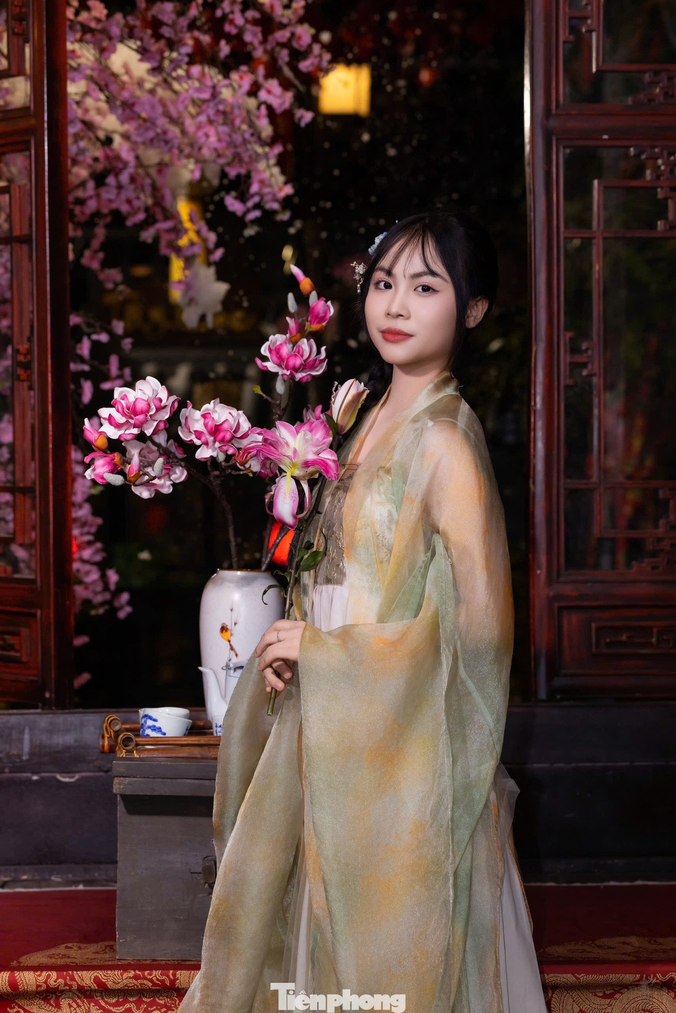 Giới trẻ Thủ đô check-in quán cà phê như ‘phim trường Tết’ - 15