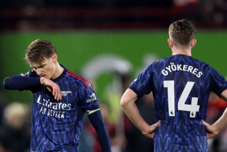 Arsenal mất điểm không đáng có