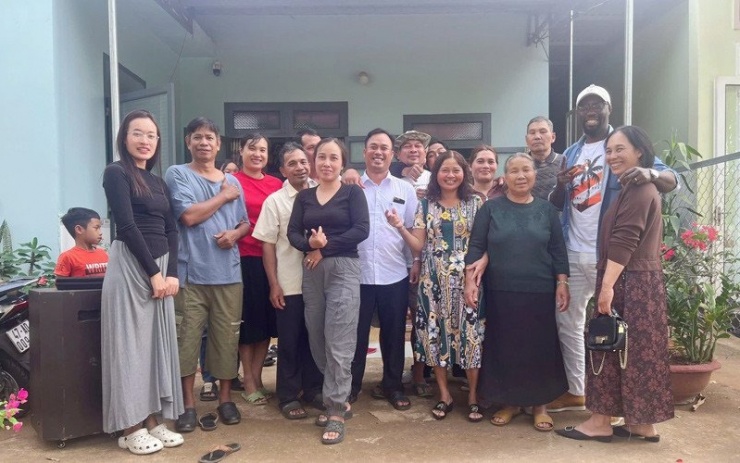 Mozie được họ hàng chào đón mỗi khi đi chúc Tết&nbsp;