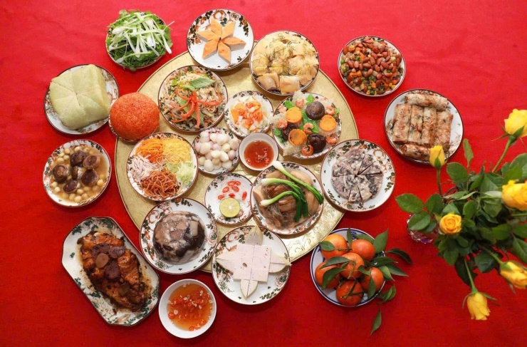 Mâm cỗ Tết đầy đủ của gia đình Việt. Ảnh: Tuyết Nhung