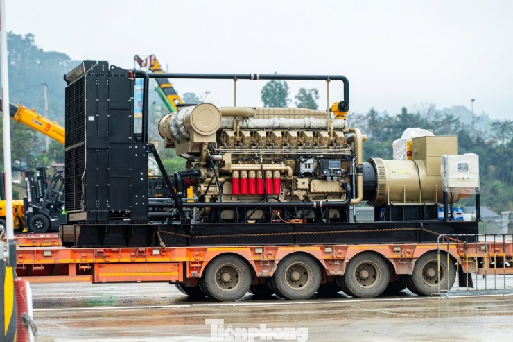 Đây là cửa khẩu có lượng phương tiện thông quan hàng hóa đông nhất trong hệ thống cửa khẩu thuộc tỉnh Lạng Sơn. Đại diện Chi cục Hải quan khu vực VI, cho biết trung bình mỗi ngày có khoảng trên 800 phương tiện làm thủ tục thông quan tại cửa khẩu này. Mặt hàng xuất nhập khẩu qua cửa khẩu này chủ yếu là máy móc, linh kiện và thiết bị sản xuất.