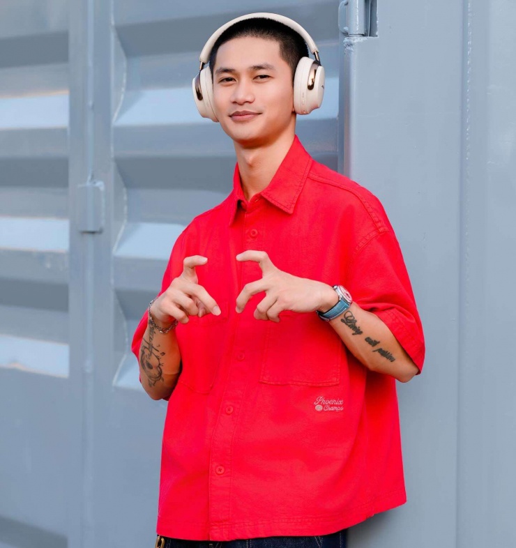 Ca sĩ, nhạc sĩ Nguyễn Hùng. (Ảnh: FBNV)