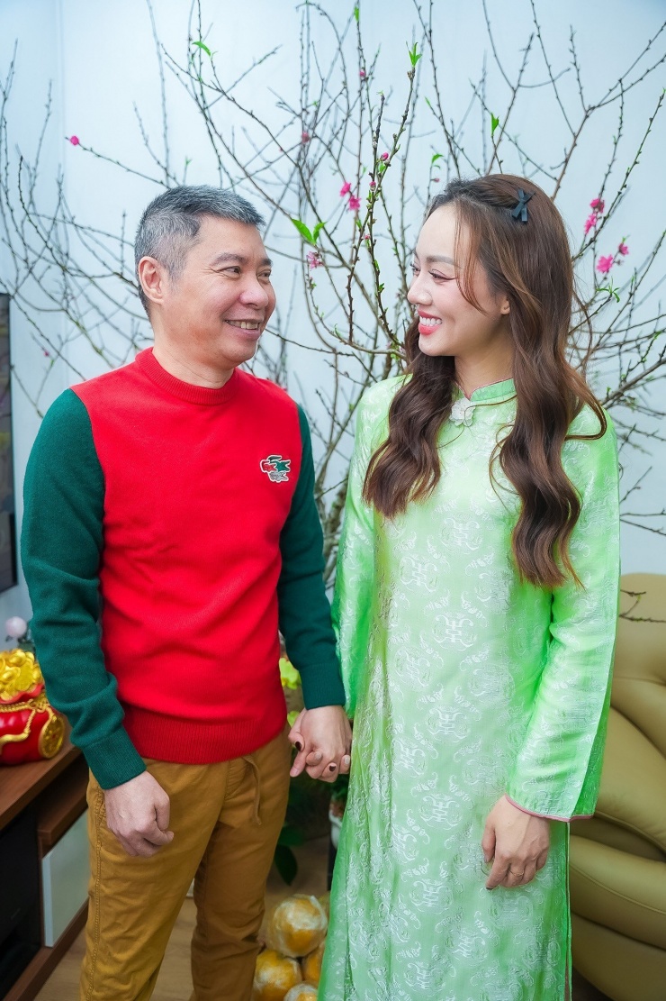 Vợ chồng NSND Công Lý gửi lời chúc năm mới may mắn, bình an tới khán giả.