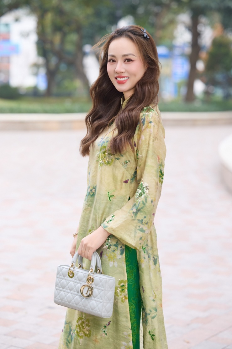 Người đẹp nói mình thường được chồng khen khi diện áo dài.