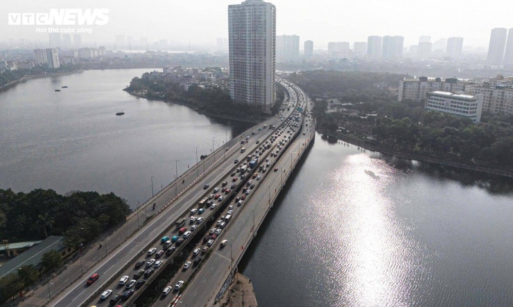 Cửa ngõ Hà Nội ùn ứ, nội đô thông thoáng sáng 27 Tết - 2