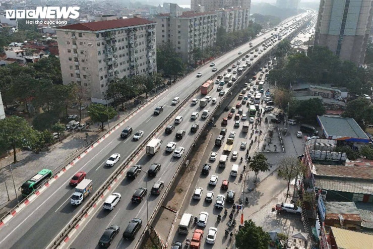 Cửa ngõ Hà Nội ùn ứ, nội đô thông thoáng sáng 27 Tết - 5