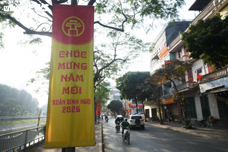 Cửa ngõ Hà Nội ùn ứ, nội đô thông thoáng sáng 27 Tết - 12