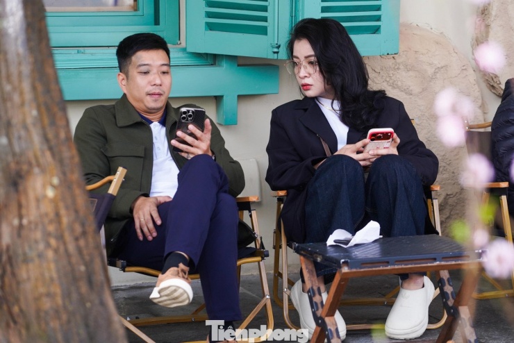 Gác lại công việc, người Hà Nội thong dong xuống phố ăn phở, uống cà phê - 4