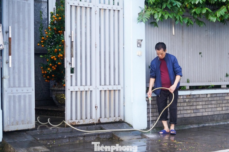 Gác lại công việc, người Hà Nội thong dong xuống phố ăn phở, uống cà phê - 9