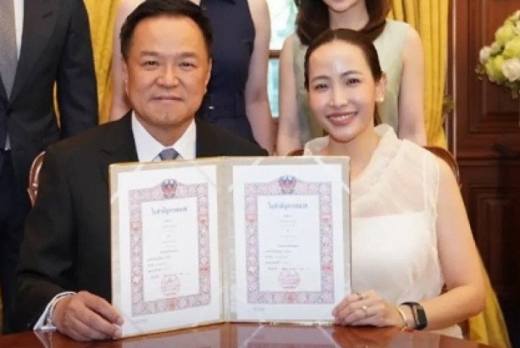 Thủ tướng Thái Lan đăng ký kết hôn với bạn gái kém 19 tuổi nhân ngày Valentine