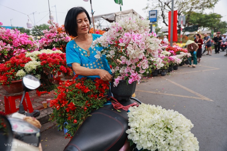 Chợ hoa trên bến dưới thuyền tấp nập ngày cận Tết - 13