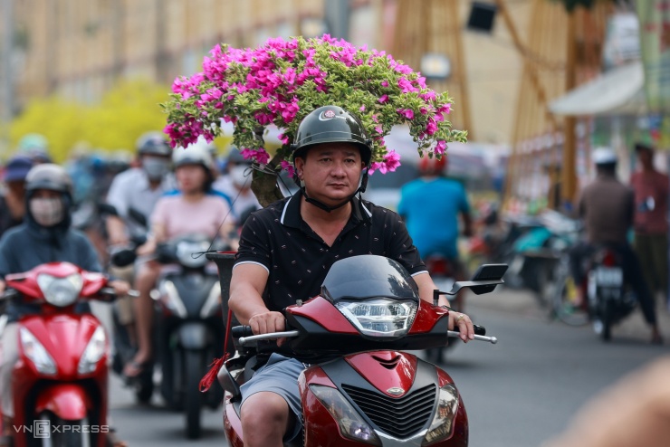 Chợ hoa trên bến dưới thuyền tấp nập ngày cận Tết - 17