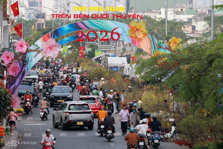 Chợ hoa trên bến dưới thuyền tấp nập ngày cận Tết - 18