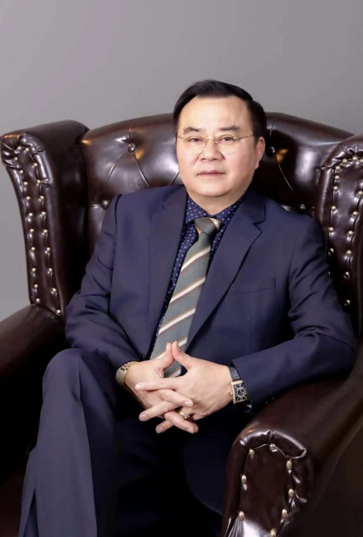 Nghệ sĩ Nhân dân Quốc Trượng có cuộc sống thảnh thơi ở tuổi 60. (Ảnh: FBNV)