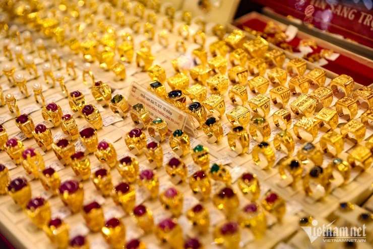 Cơ quan thuế tăng cường nhân sự quản lý người nộp thuế lĩnh vực kinh doanh vàng bạc. Ảnh: Chí Hiếu