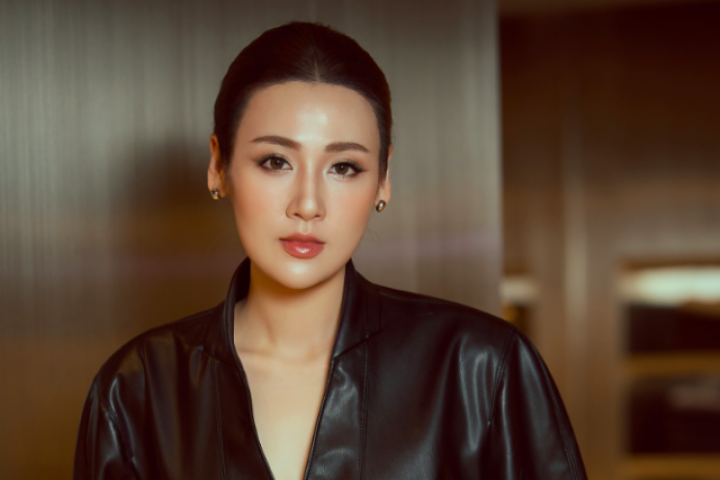 Cuộc sống của Á hậu Tú Anh sau 7 năm kết hôn với chồng doanh nhân