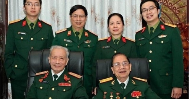 Gia đình hiếm có ở Việt Nam: 3 cha con nhận Giả...