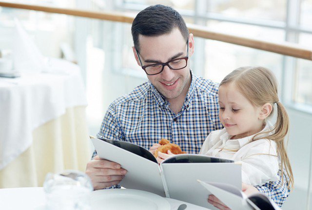 Một ưu điểm nổi bật khác của bố trong dạy con là khả năng nuôi dưỡng tính tự lập. Ảnh minh họa