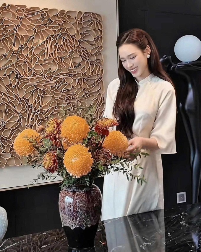 Cắm hoa, trang hoàng nhà cửa, sắp xếp các chậu cây cũng tiêu tốn rất nhiều năng lượng.