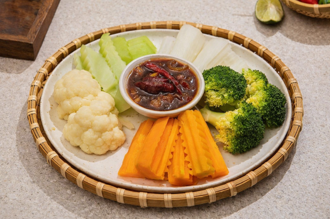 Ưu tiên các món luộc, hấp giúp giảm lượng calo nạp vào.