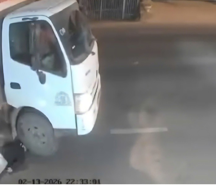 Sau va chạm, tài xế xe tải bỏ chạy và cán lên đầu nạn nhân