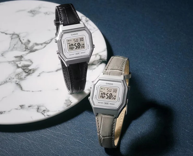 Casio Vintage LA680WEL-1 sử dụng vỏ da thật.