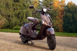 Vespa 946 phiên bản năm Ngựa ra mắt, giá dự kiến gần 500 triệu đồng