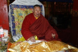 Vạch trần kẻ tà dâm mạo danh "Phật sống"