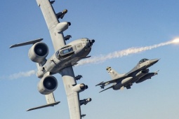 Vì sao cường kích ‘lợn lòi’ A-10 Mỹ trở thành ‘cơn ác mộng’ với mọi xe tăng?