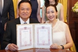 Thủ tướng Thái Lan đăng ký kết hôn với bạn gái kém 19 tuổi nhân ngày Valentine