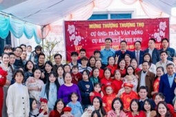 Đại gia đình 198 người ở Phú Thọ gây sốt vì bức ảnh xếp 6 hàng dịp Tết