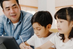 3 điều mẹ làm không tốt bằng bố trong quá trình nuôi dạy con