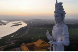 Chiêm bái tượng Phật cao 125m tại Chùa Minh Đức, Quảng Ngãi