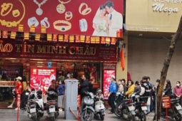 Giá vàng hôm nay mới nhất (14/2) tăng trở lại: Nhà vàng dừng bán, người mua vẫn cố xếp hàng ngày cận Tết